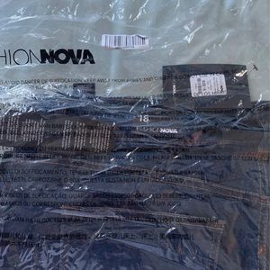 UNWORN Fashion Nova Jeans